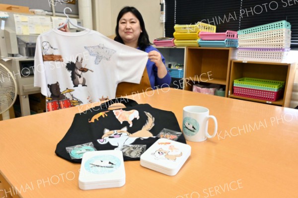 「ワークサポートふれあい」がネットで販売を始めたオリジナルTシャツやトートバッグ、マグカップなど