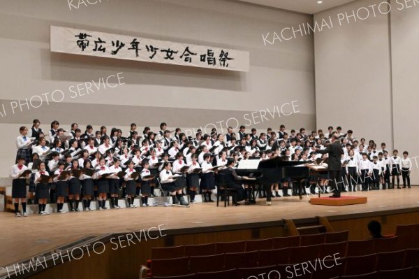 児童生徒ら７団体、澄んだ歌声で魅了　第８回少年少女合唱祭