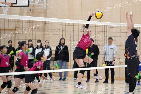 白人初優勝　男子は帯広ＪＪＢ５連覇　女子は鹿追ＬＢ２連覇　勝毎杯小学生バレー