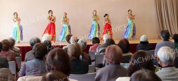 ステージ発表などを楽しんだ集い