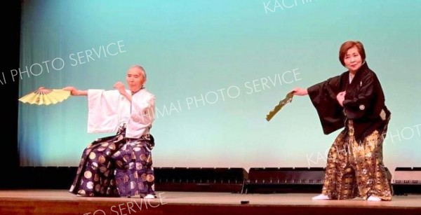 町内で活動する８団体が日頃の成果を披露した