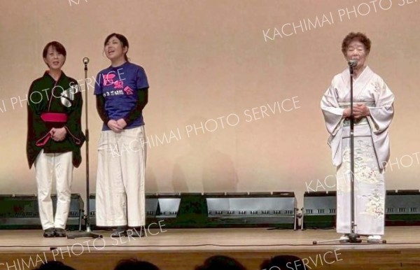 町内で活動する８団体が日頃の成果を披露した