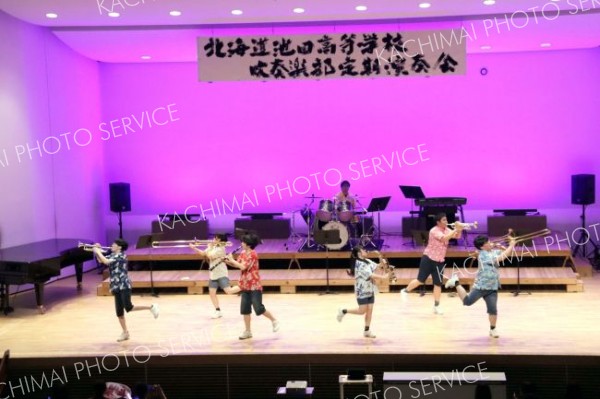 ＯＧ、ＯＢと一緒に演奏