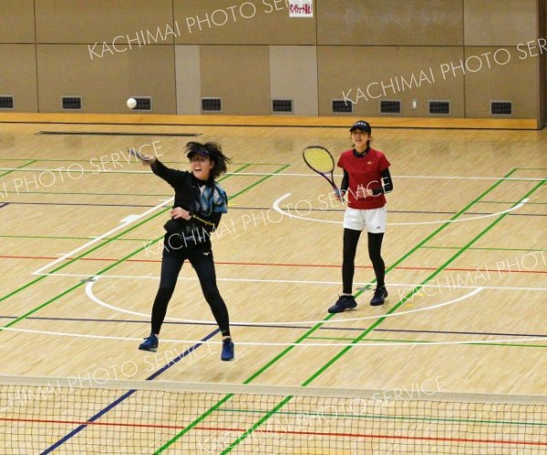 野中・太田組　一般女子Ｖ　Ｂ級男子は小笠原・梶川組　全十勝室内ソフトテニス選手権