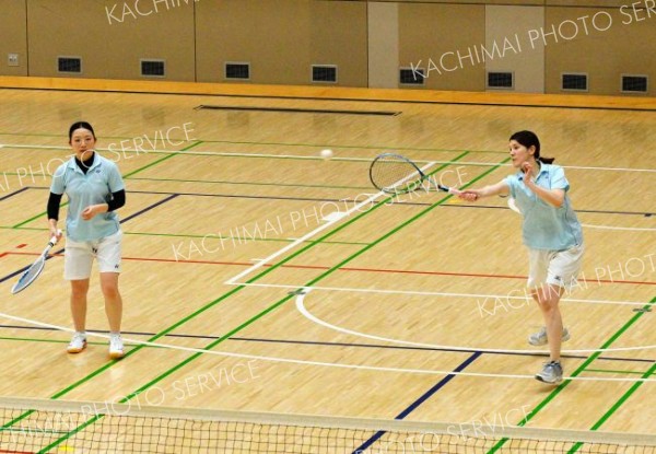 野中・太田組　一般女子Ｖ　Ｂ級男子は小笠原・梶川組　全十勝室内ソフトテニス選手権 3