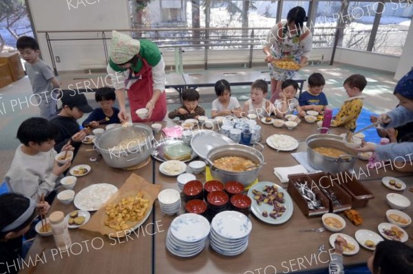 陸稲の収穫祭の様子