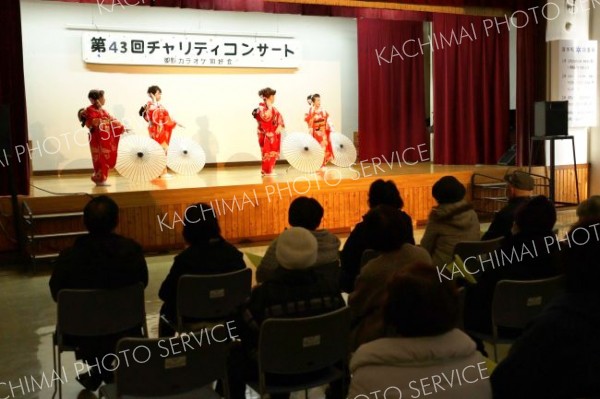 地域の愛好家、自慢ののど響かす　御影カラオケ同好会