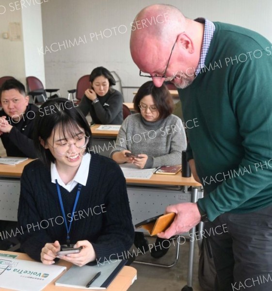 翻訳アプリで外国人対応を　十勝総合振興局が初講座