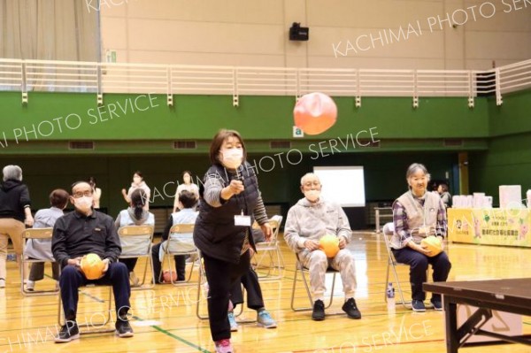 ガンバルーンで熱戦、花咲かじぃ～じ会が連覇　豊頃町社協