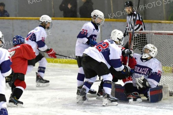 【第２試合・全十勝Ａ―全十勝Ｂ】体を張ってゴールを守る全十勝Ａ