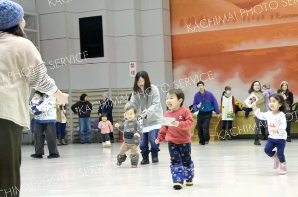 ぬかびら源泉郷へバス遠足　親子ら楽しむ