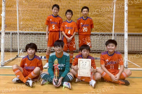 ６年生クラス午後の部優勝の帯広中央ＦＣ