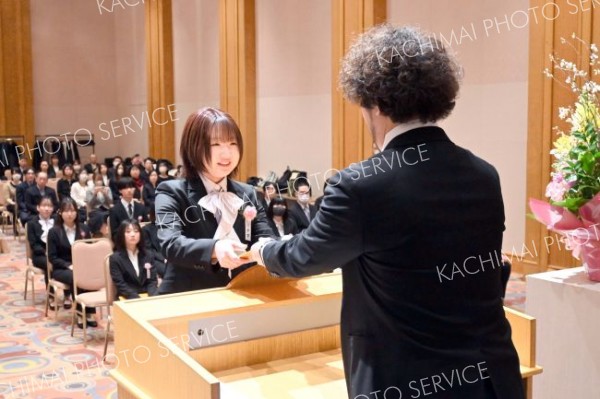 帯広キャンパス４７人の卒業祝う　通信制池上学院高校