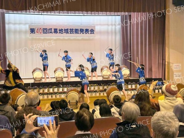 うりっこ太鼓のメンバーは迫力ある演奏を披露