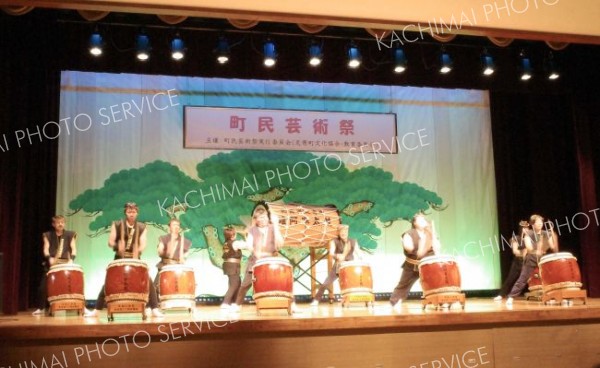 自慢の芸を披露　足寄で町民芸術祭