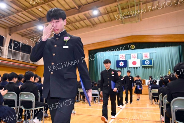 学びやに別れ告げ新たな一歩　管内中学校で卒業式